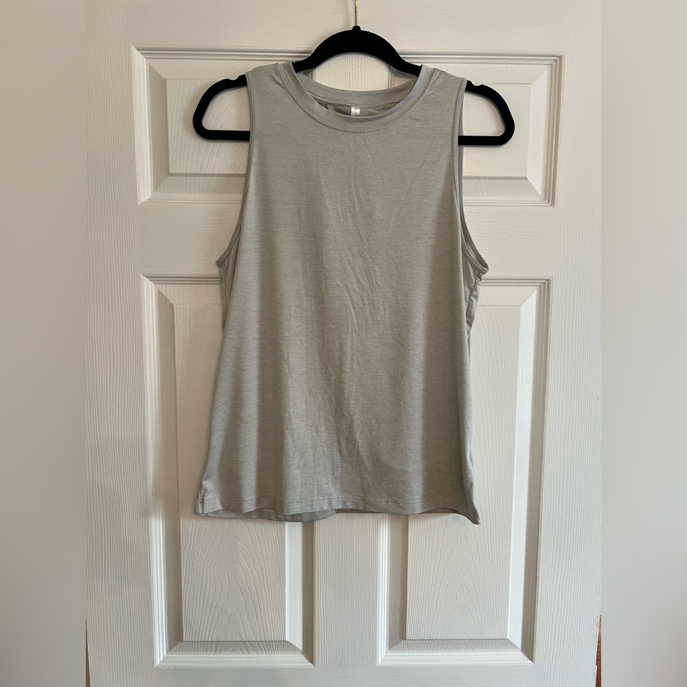 Fabletics Light Gray Muscle Tee